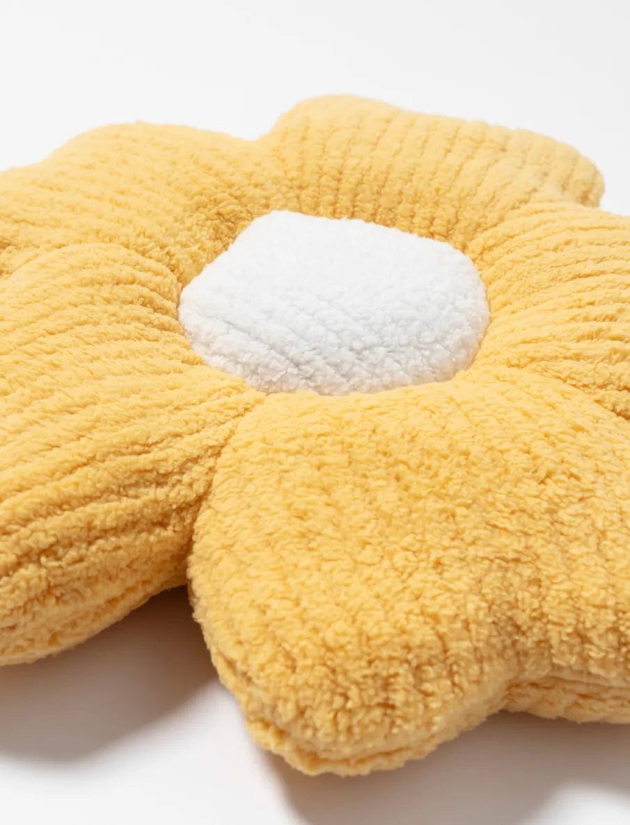 Flower-shaped Sherpa Cushion