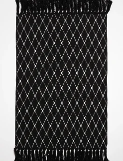 Patterned rug with Fringes