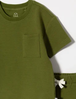 2-piece Set with T-shirt and Shorts