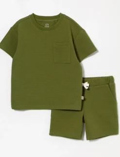 2-piece Set with T-shirt and Shorts