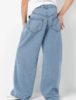 Pleated Wide-leg Jeans