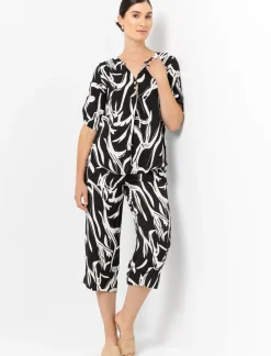 Pull-on Capri Pants