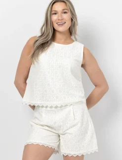 Regular-rise Lace Shorts