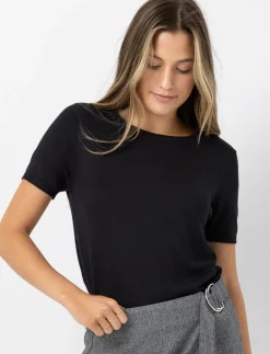 Short-sleeve Solid T-shirt