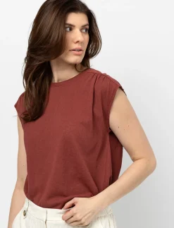 Short-sleeved T-shirt