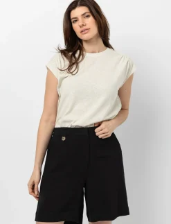 Short-sleeved T-shirt