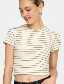 Short-sleeved T-shirt