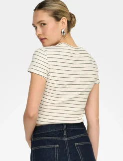 Short-sleeved T-shirt