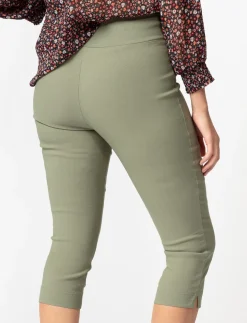 Slim Pull-on Capris