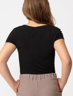 Solid Scoop Neck T-shirt