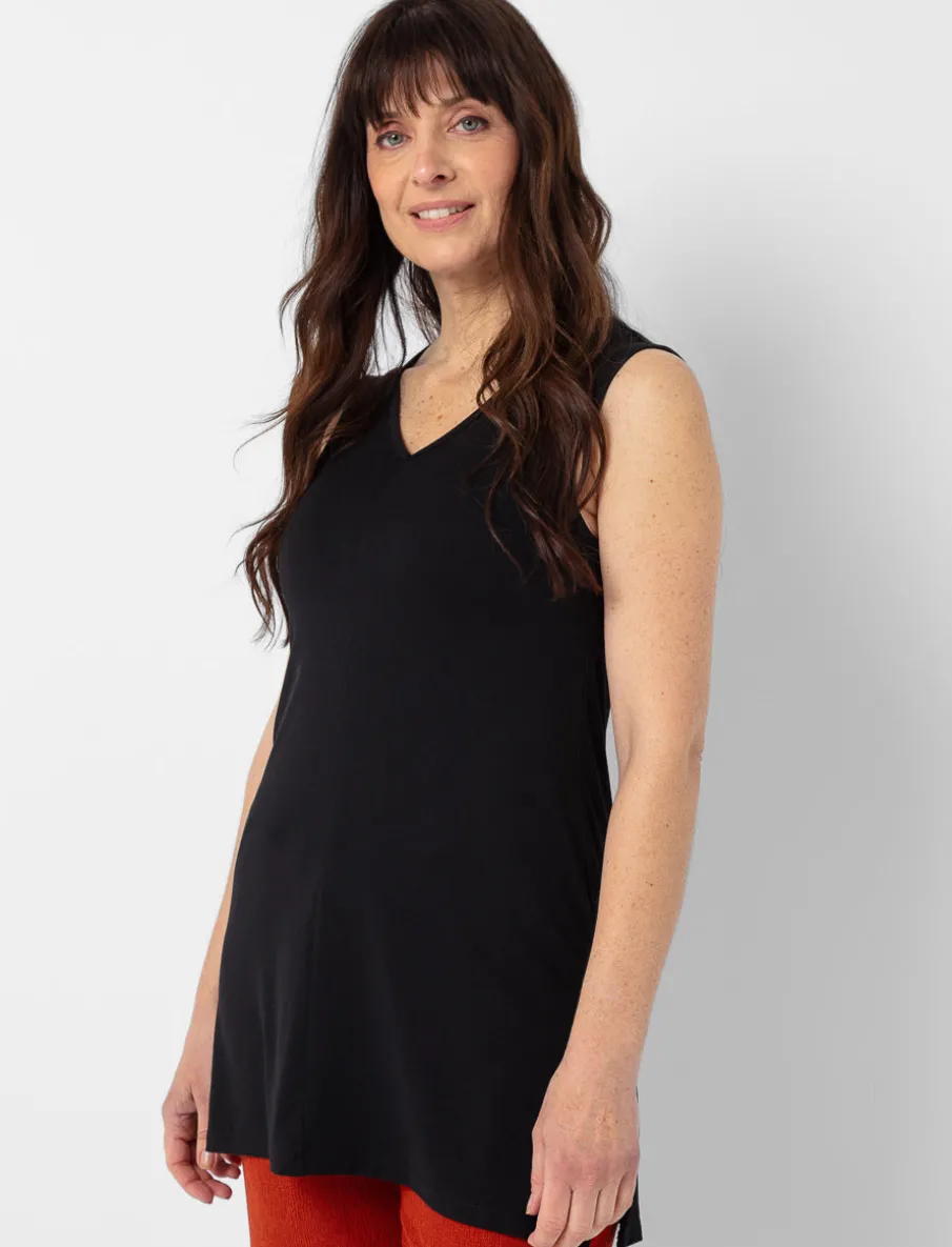 Solid V-neck T-shirt