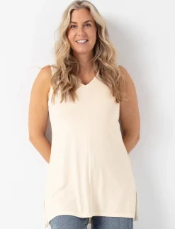 Solid V-neck T-shirt