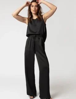 Textured Sleeveless Tank Top