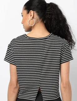 T-shirt with an Opening in the Back