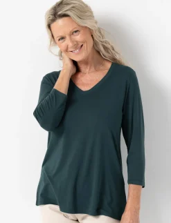 V-neck 3/4-sleeve T-shirt