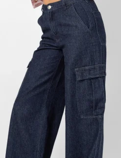 Wide-leg Cargo Jeans