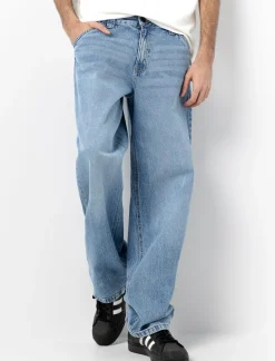 Wide-leg Jeans