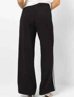 Wide-legged Trousers